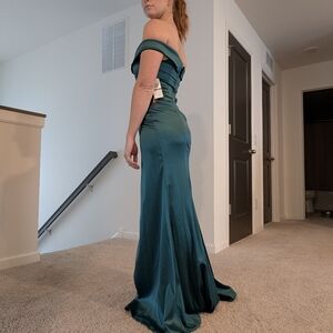 Emerald Green Floor Length Formal Dress Size 1 NWT